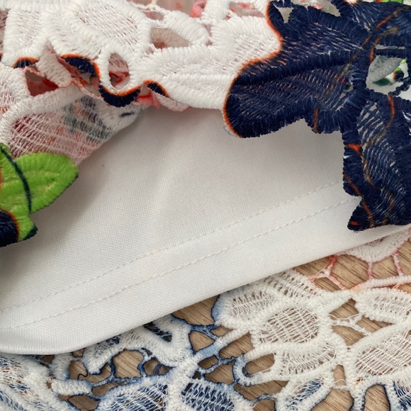 Eyelet shorts - Picture 3 of 5